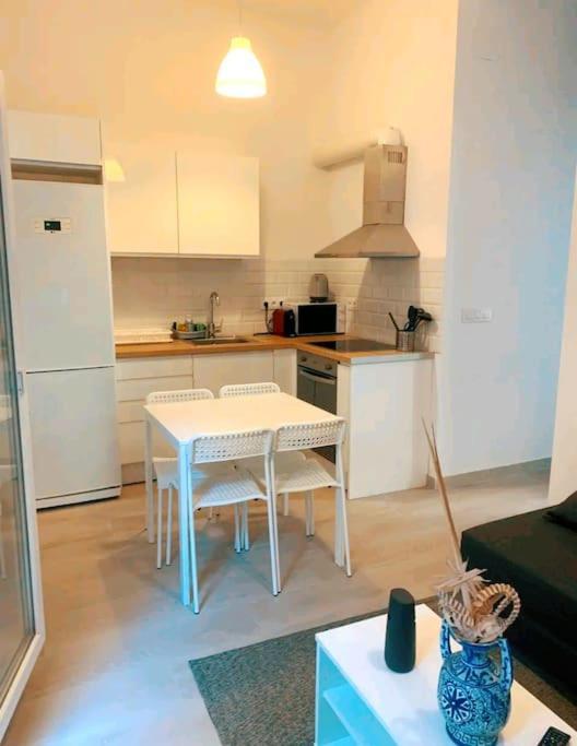 Apartamento En La Playa Las Arenas +Wifi+Ac Valence Extérieur photo